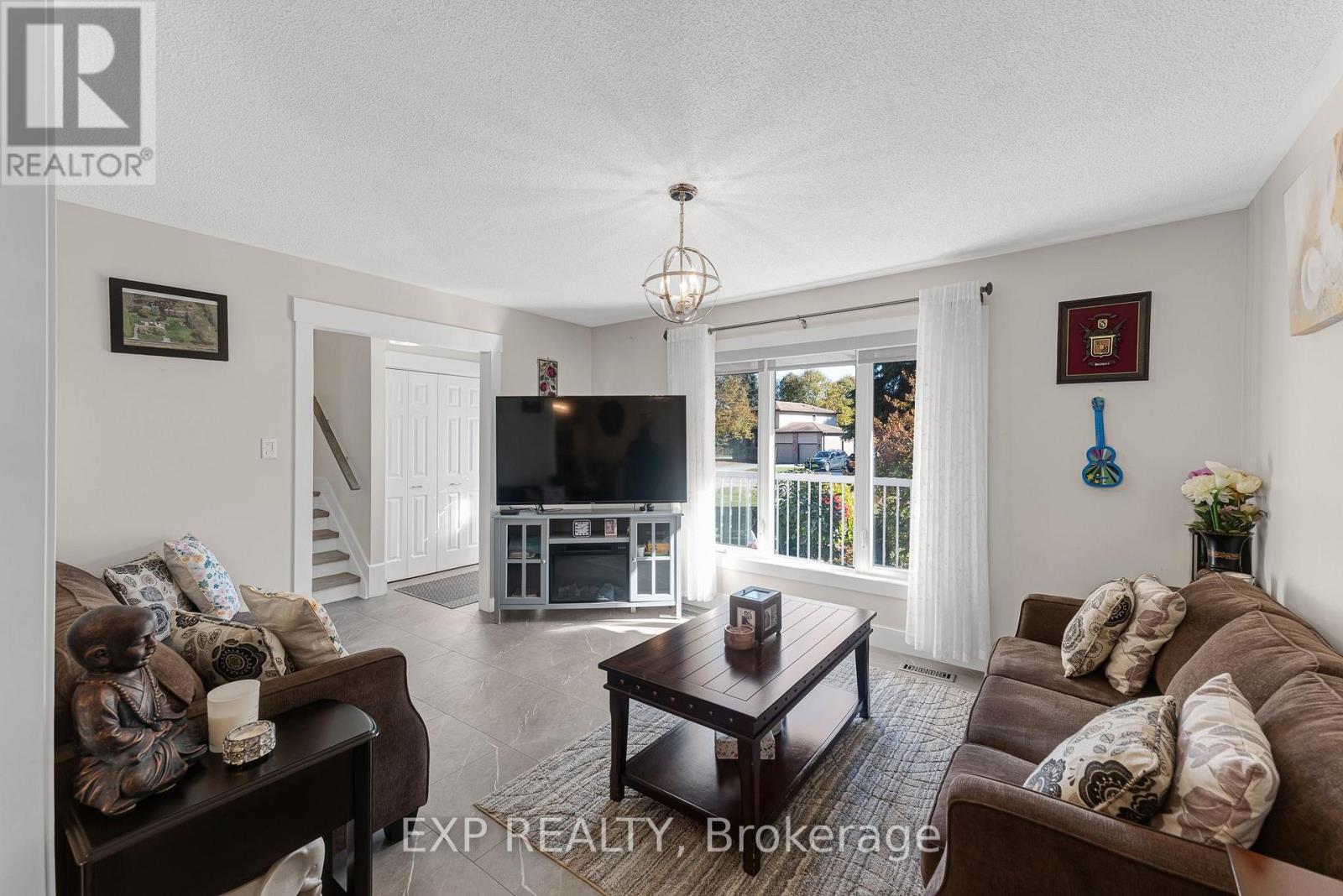 4 Burbank Circle, Adjala-Tosorontio, ON photo 8