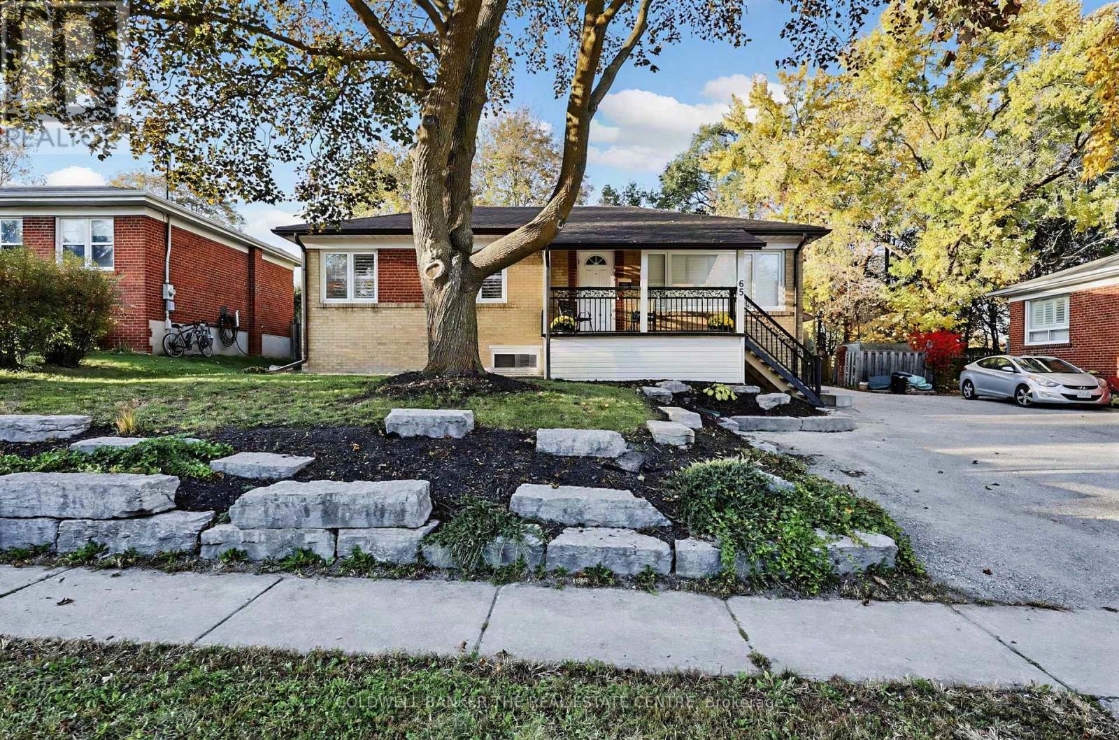 65 Millard Avenue, Newmarket, ON photo 3