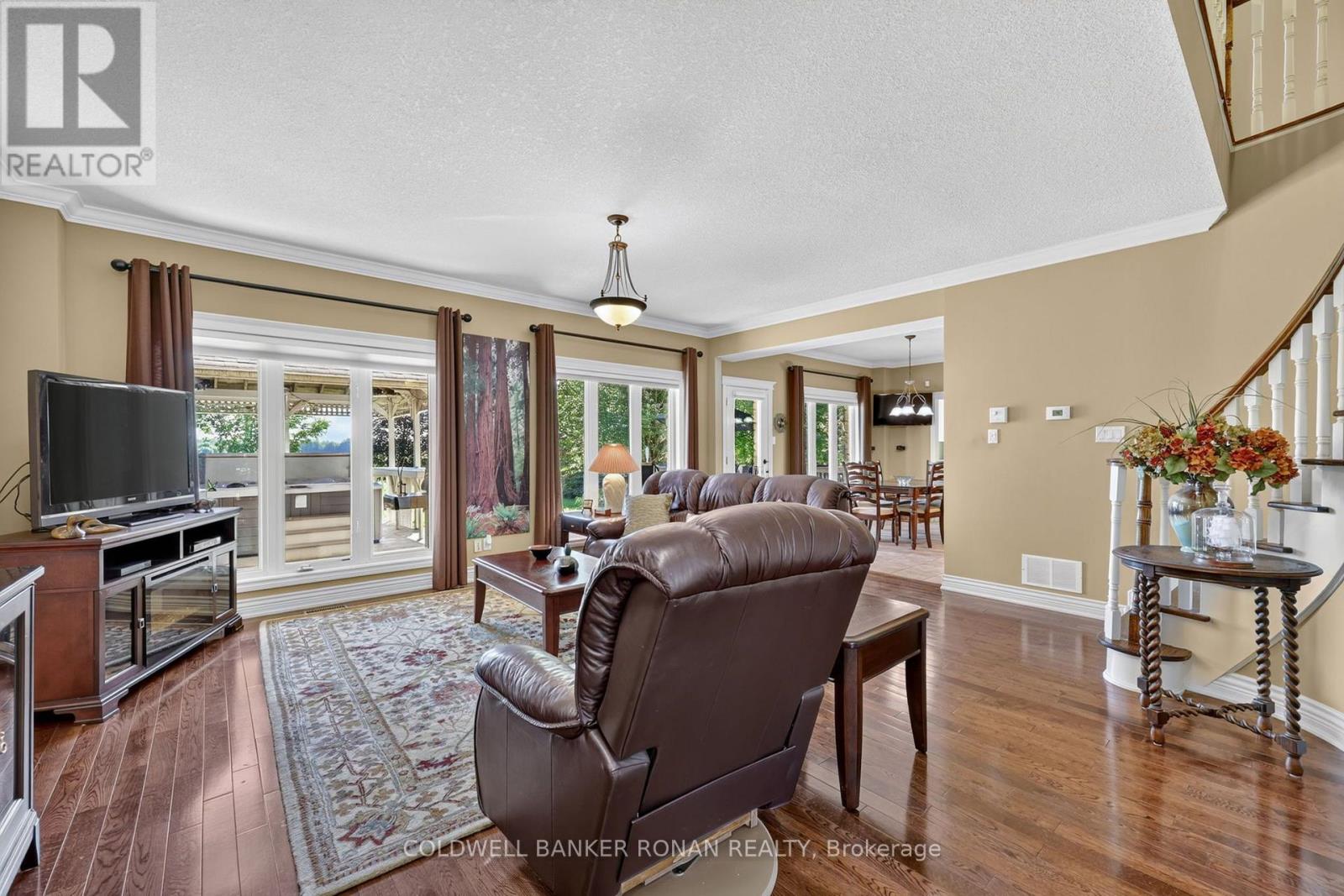 128 Denney Drive, Essa photo 6