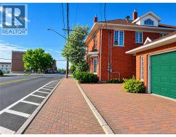 102 St. George, photo 2