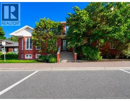102 St. George, photo 3