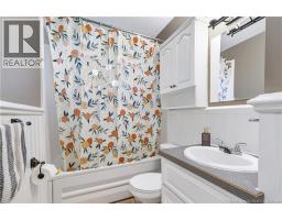109 Oak Avenue, photo 24