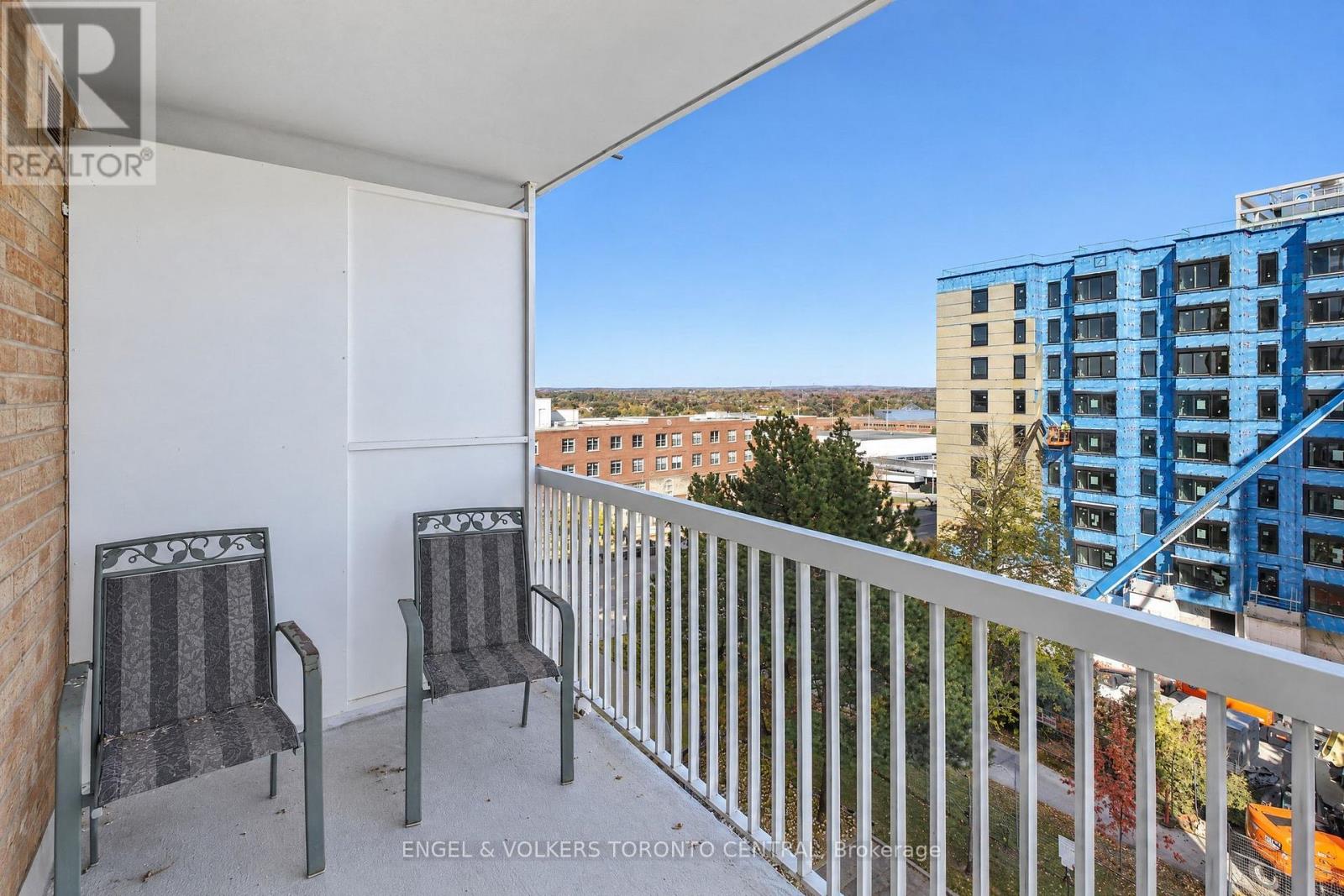 #606 15 SEWELLS ROAD - 36