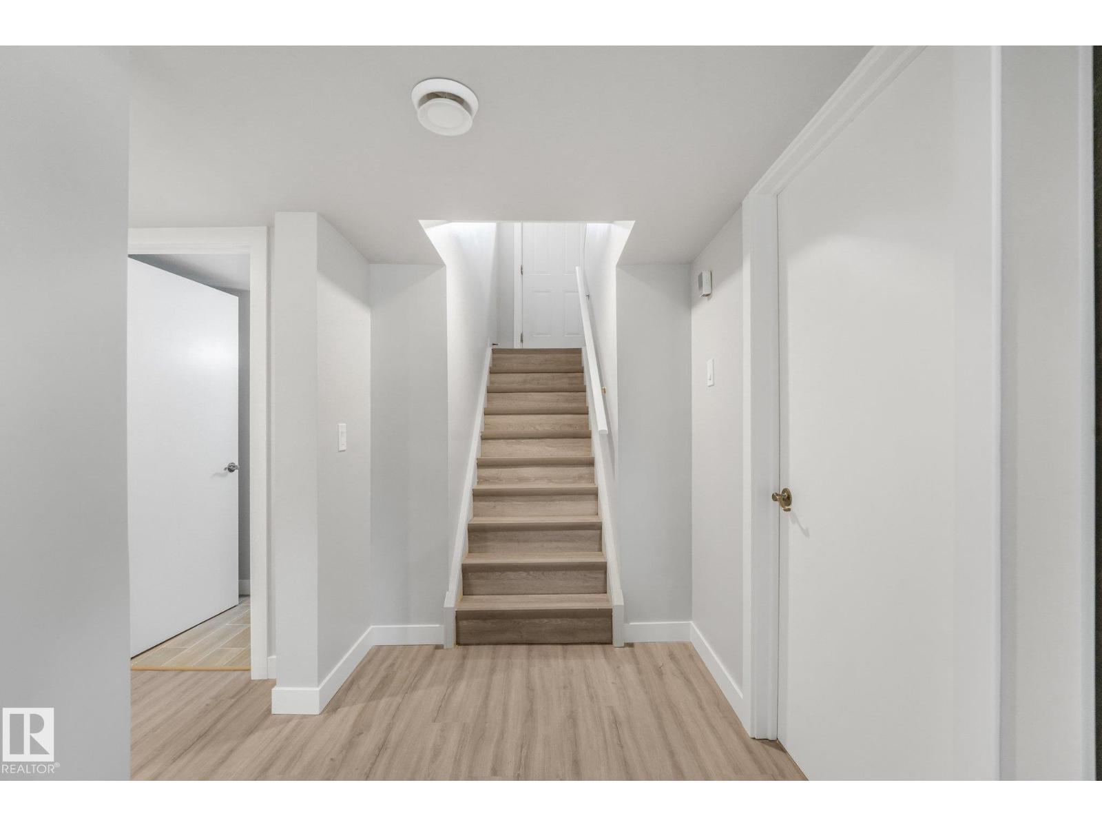 11308 129 Avenue NW, photo 31