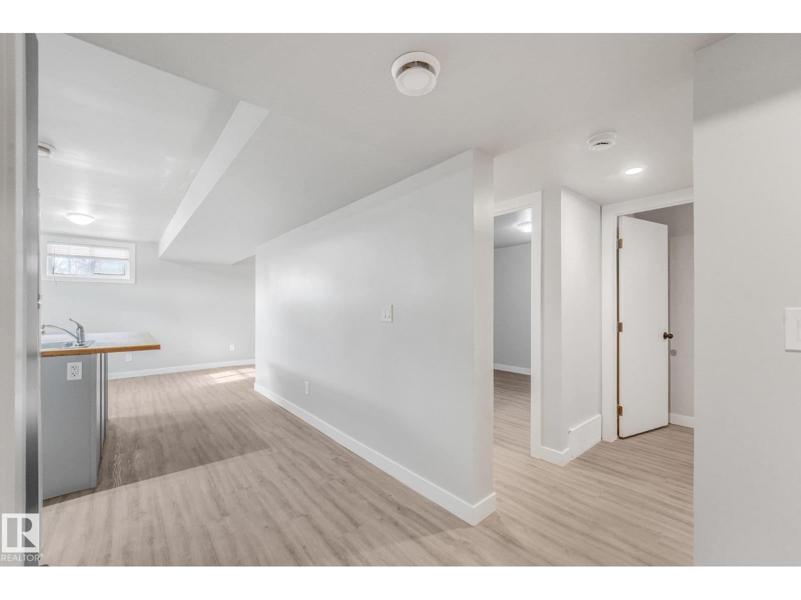 11308 129 Avenue NW, photo 32