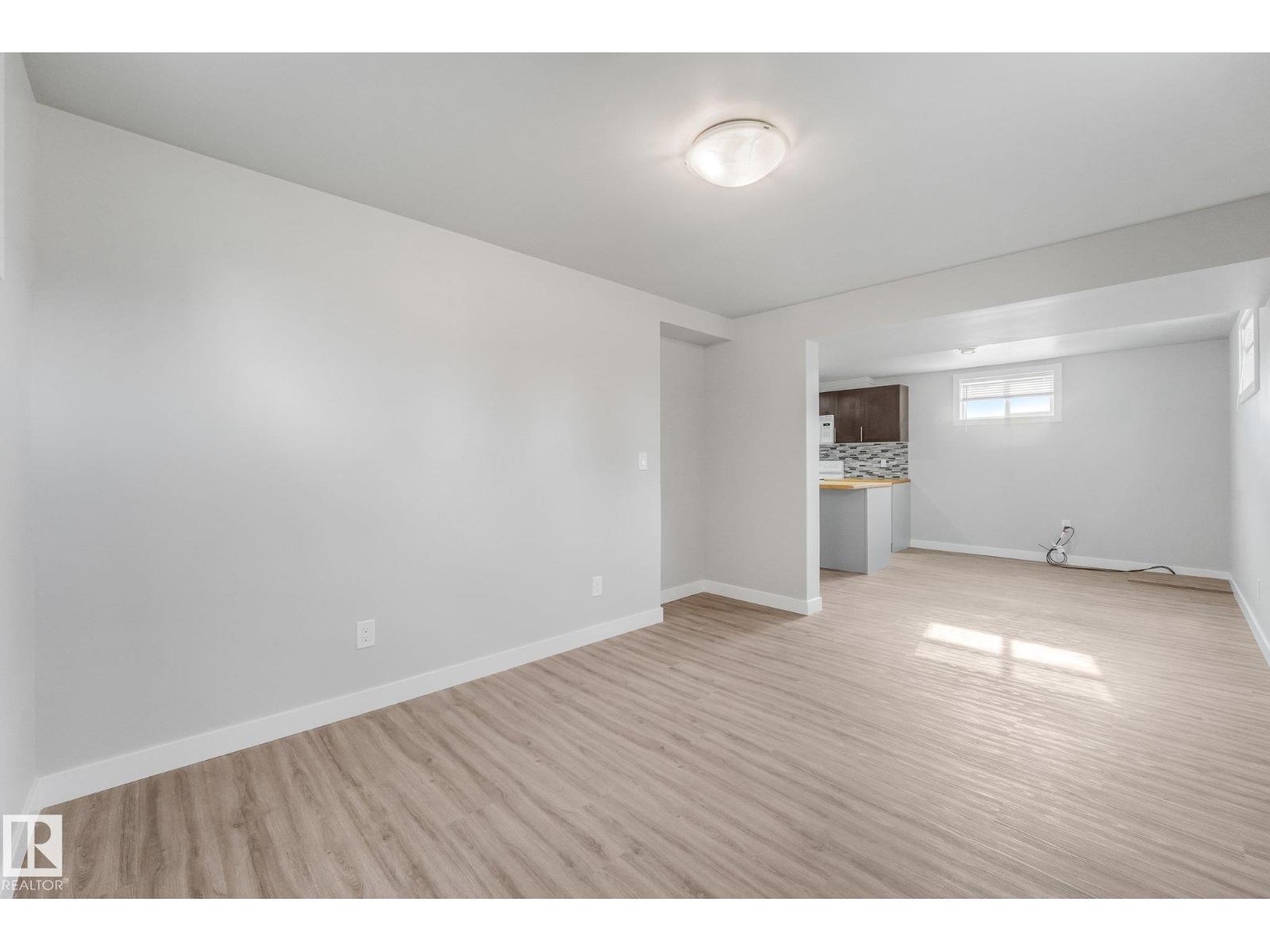11308 129 Avenue NW, photo 48