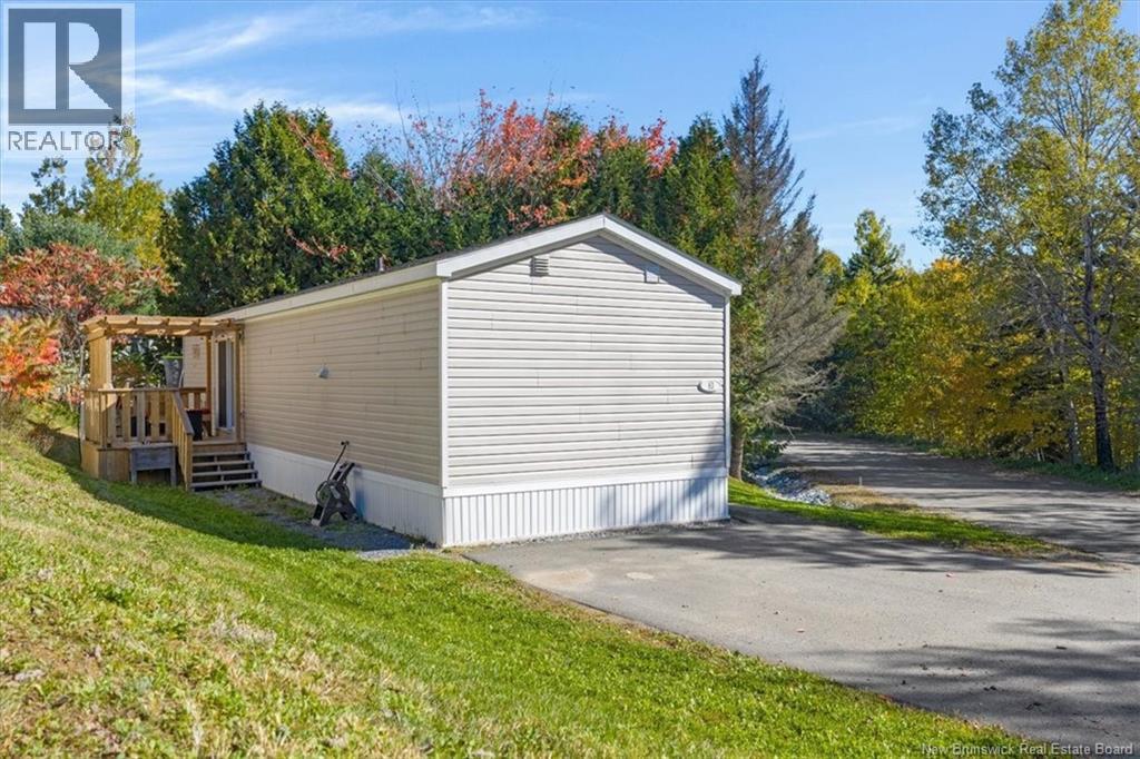 83 Holly Lane photo 3