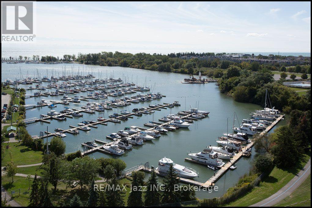 105- 360 Watson Street West, Whitby, ON photo 36