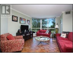 Sunroom - 105 - 360 Watson Street W, Whitby, ON L1N9G2 Photo 8