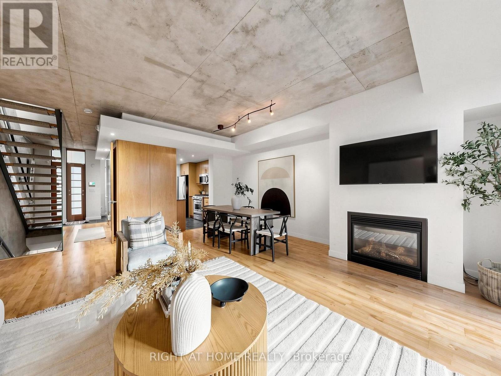 4- 295 Mutual Street, Toronto, ON photo 6