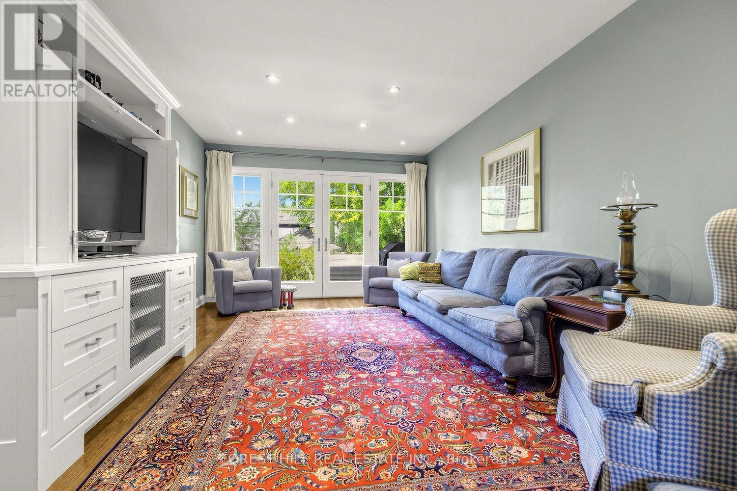 44 Ridge Hill Drive, Toronto, ON photo 4