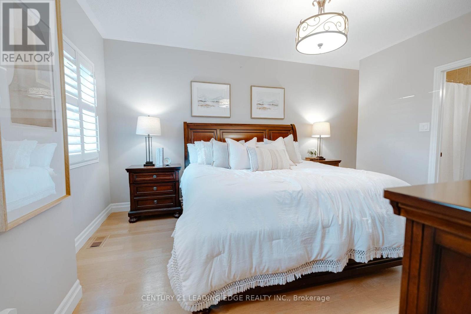 33 Neill Avenue, Whitby, ON photo 16