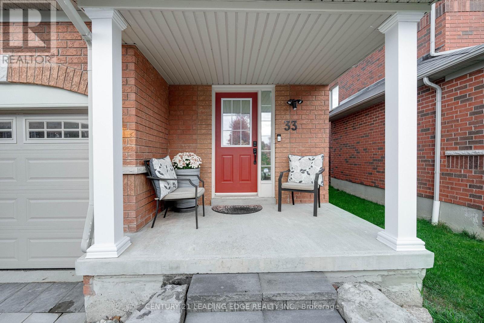 33 Neill Avenue, Whitby, ON photo 3