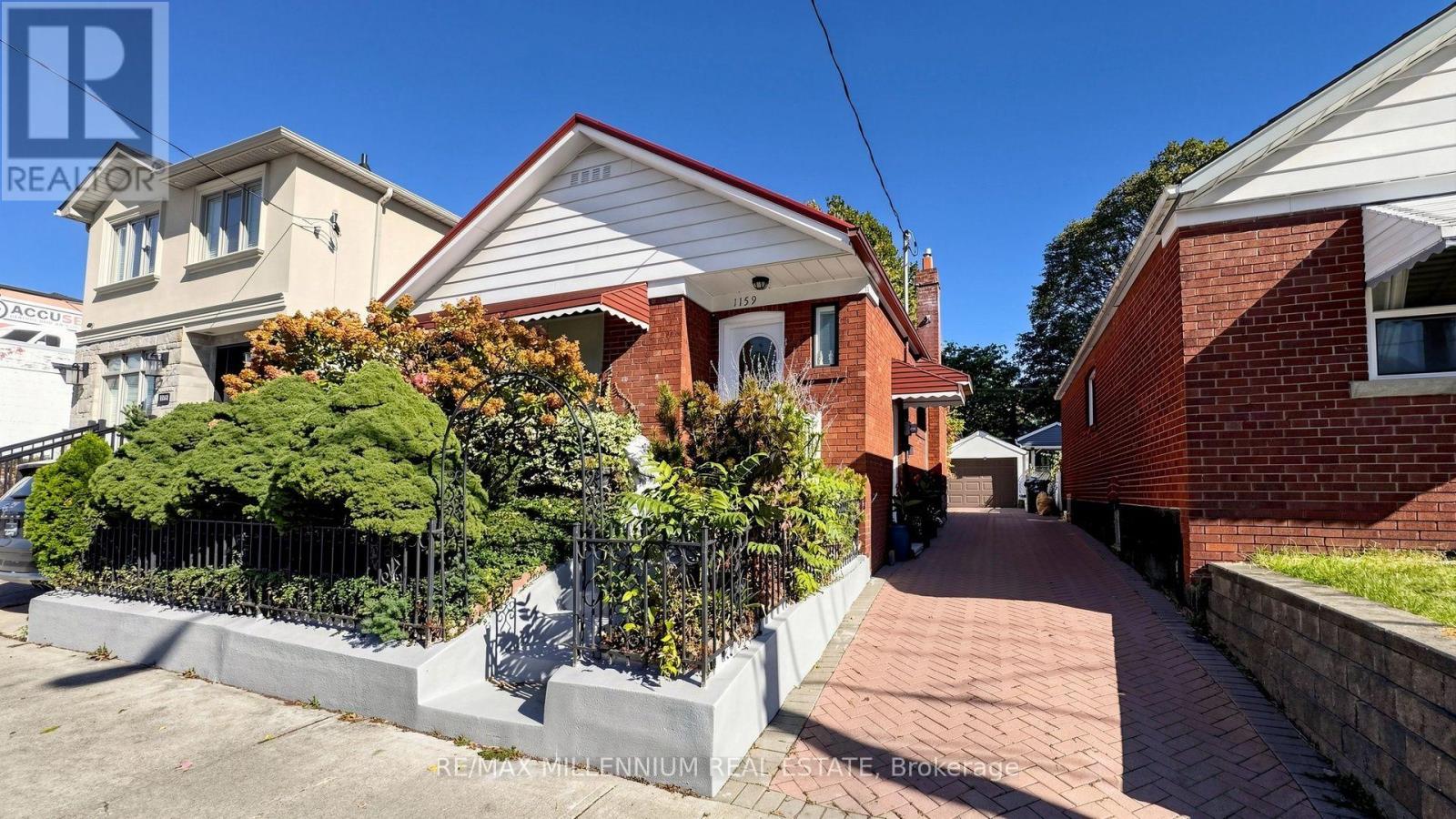 1159 Woodbine Avenue, Toronto, ON photo 1