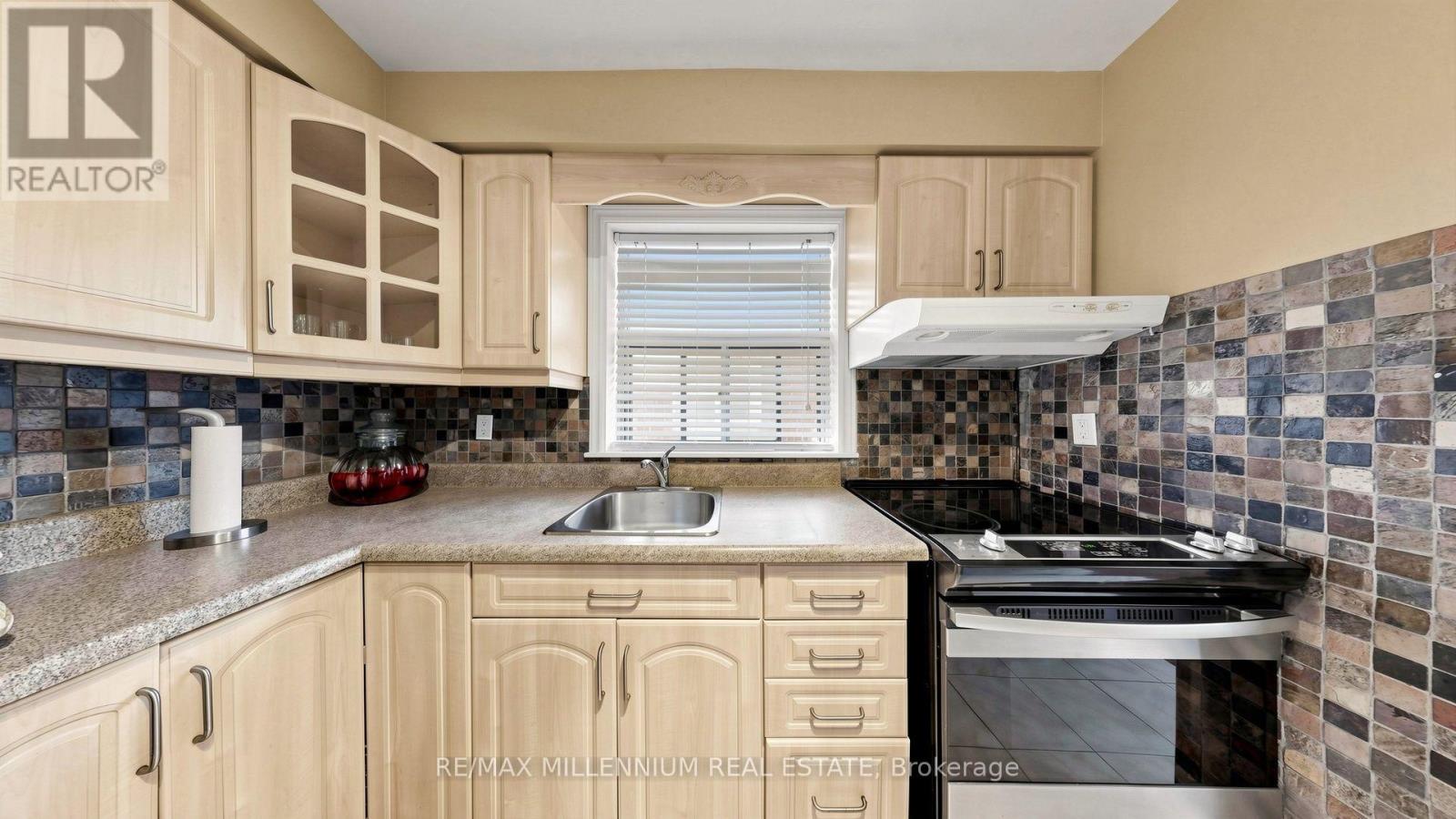 1159 Woodbine Avenue, Toronto, ON photo 14