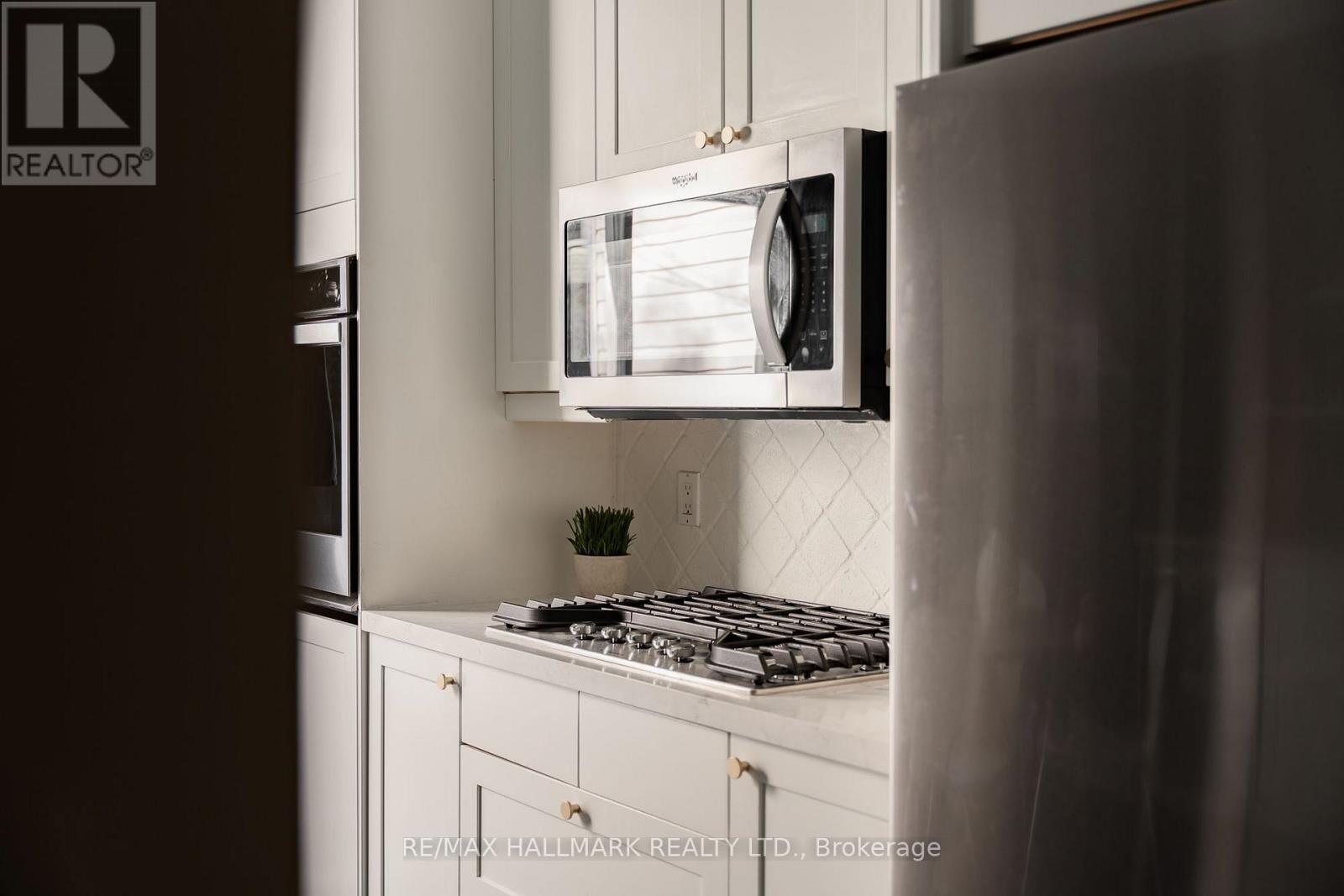 9 Prust Avenue, Toronto, ON photo 10