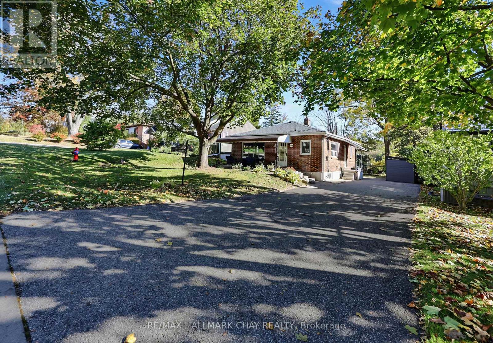 90 ROXBOROUGH ROAD - 2