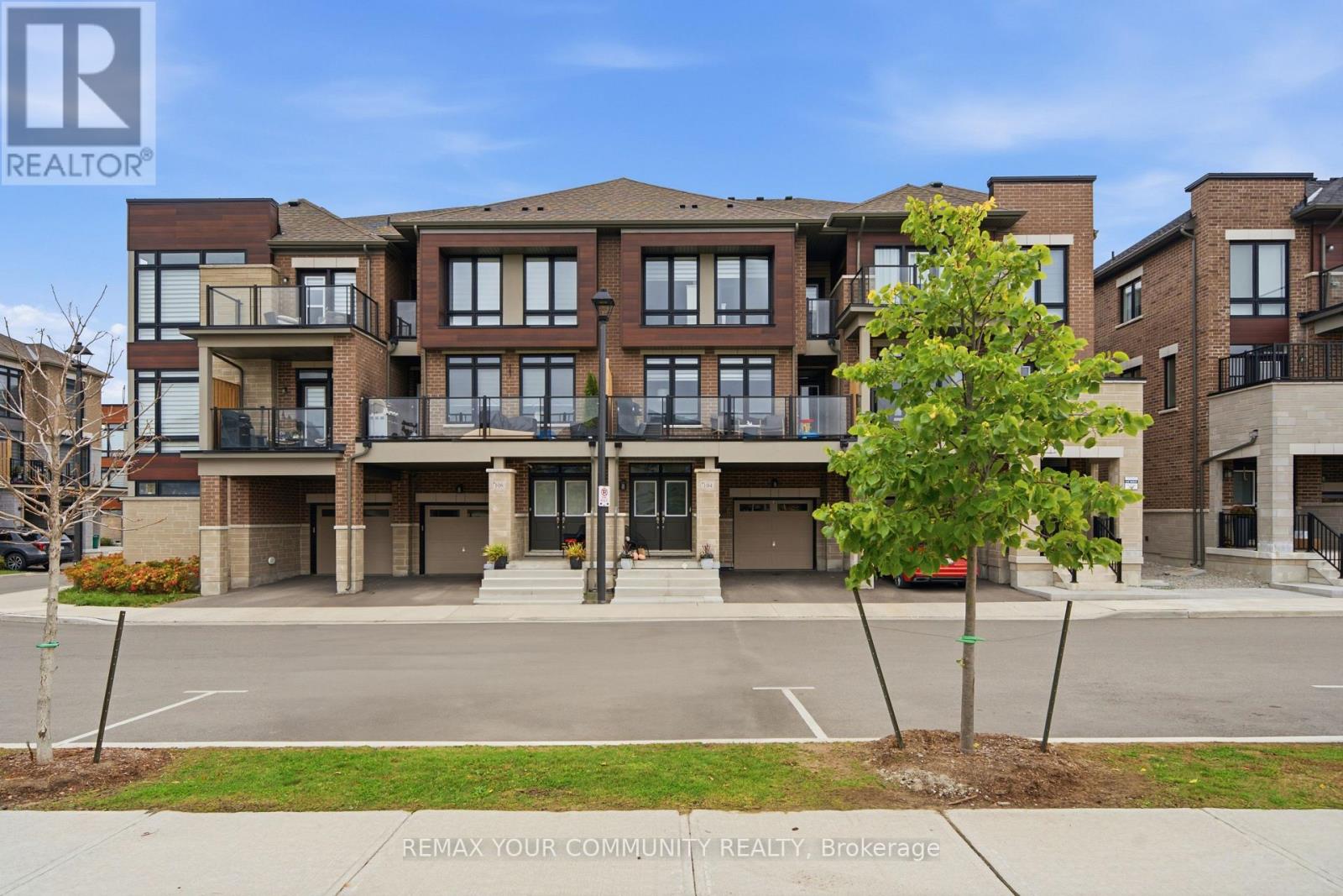 Photo of 104 HOLYROOD CRESCENT