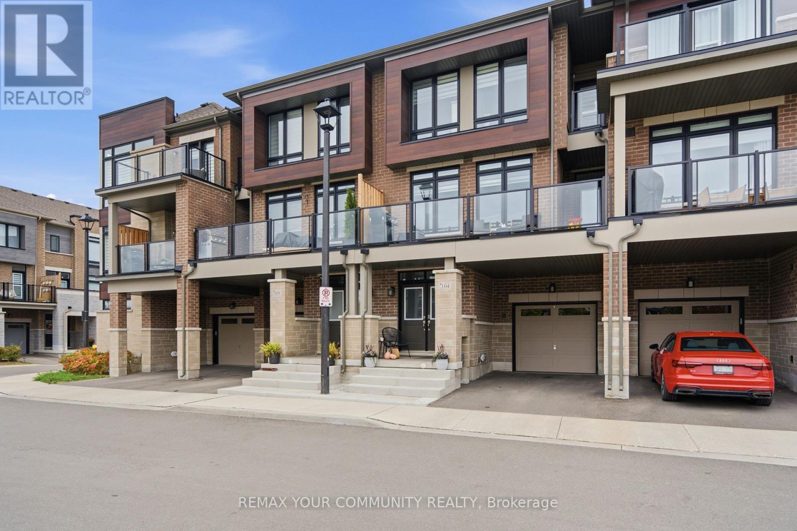 104 Holyrood Crescent, Vaughan, ON photo 3