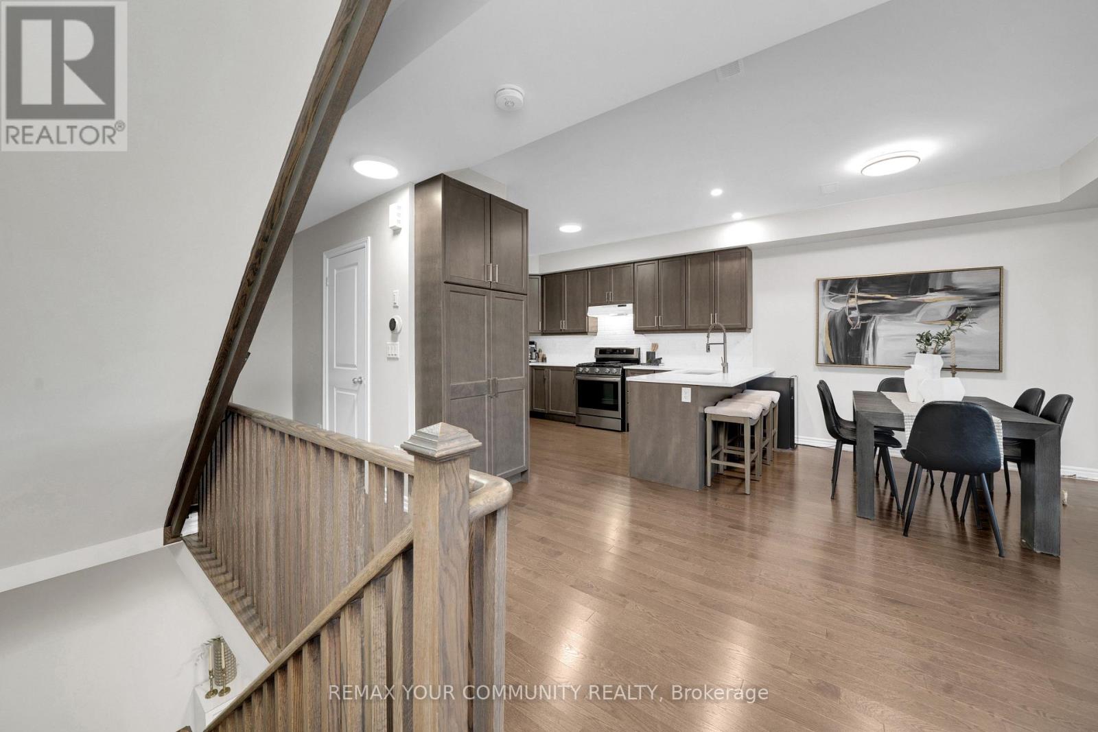 104 Holyrood Crescent, Vaughan, ON photo 9