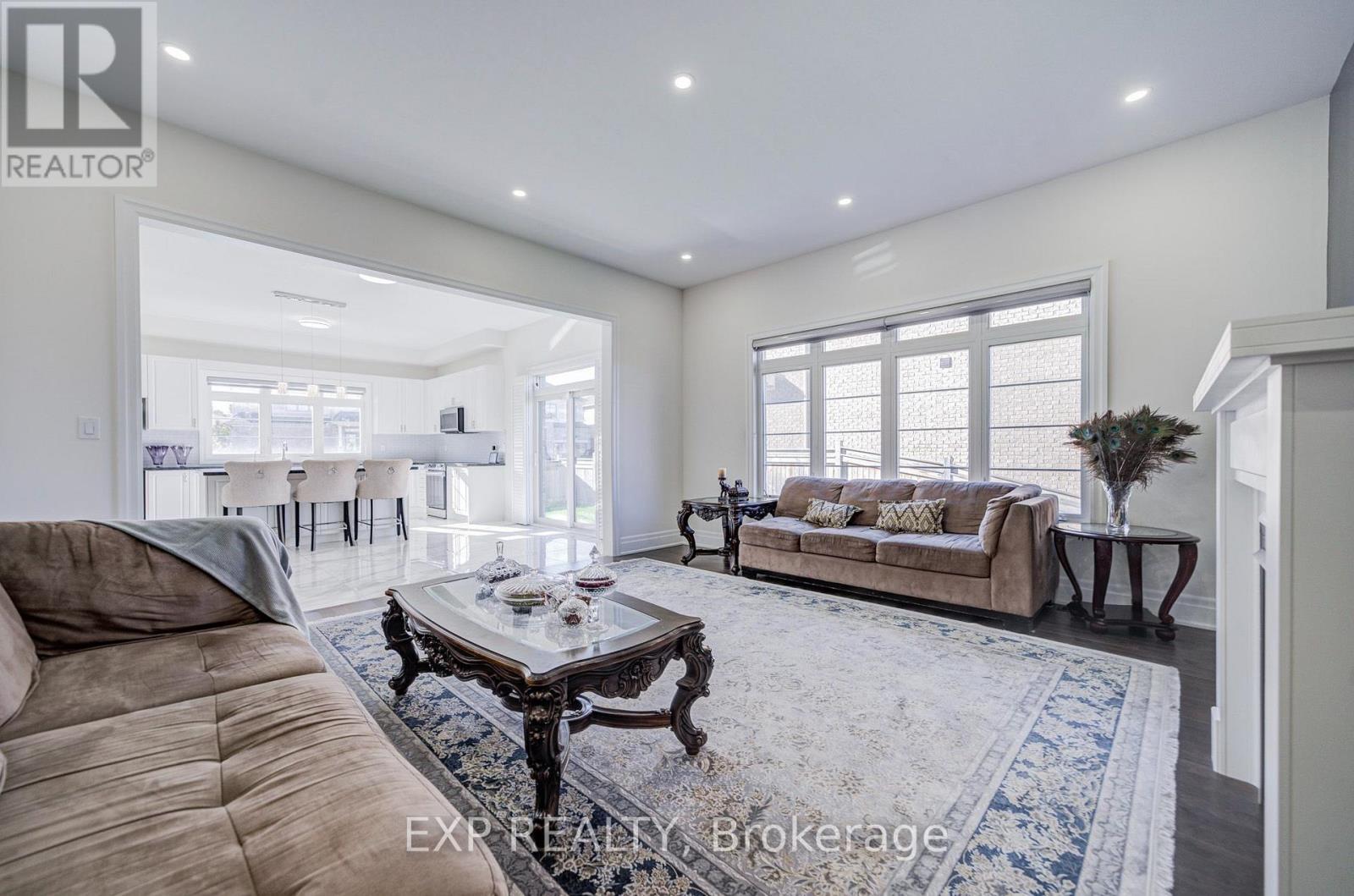 2 Pietrowski Drive, Georgina, ON photo 10