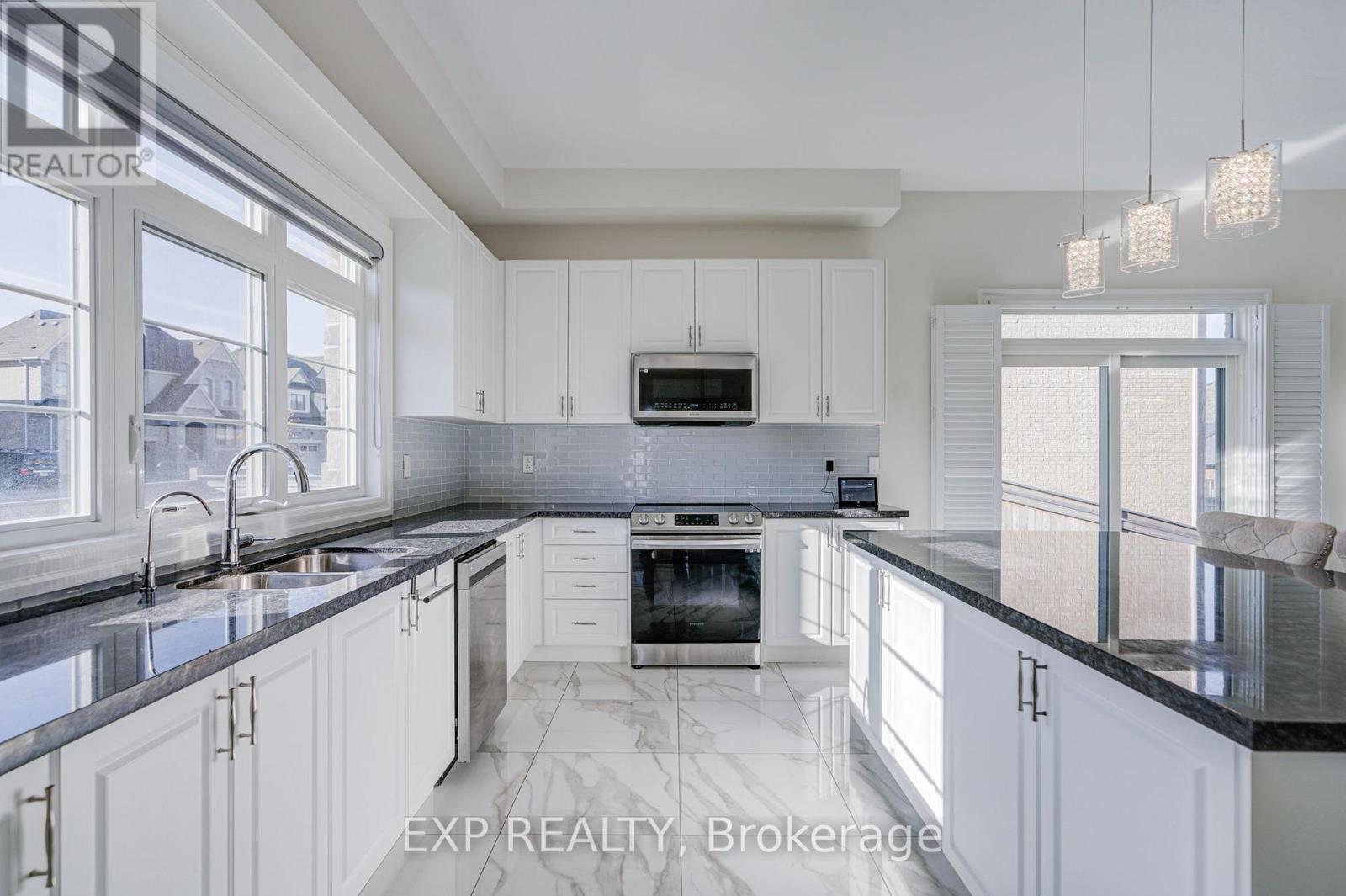 2 Pietrowski Drive, Georgina, ON photo 11