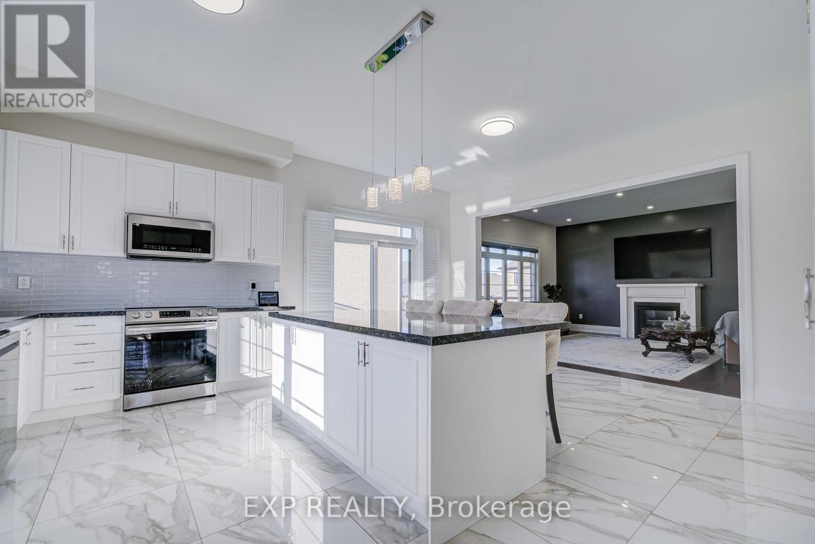 2 Pietrowski Drive, Georgina, ON photo 12