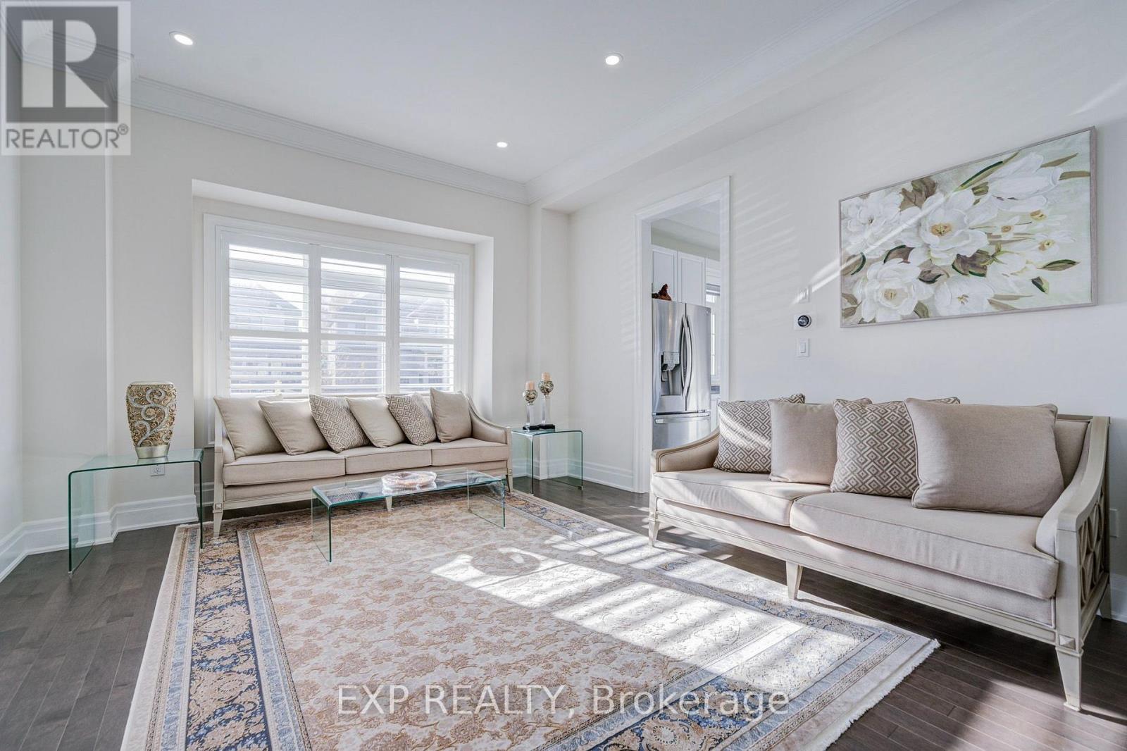 2 Pietrowski Drive, Georgina, ON photo 5