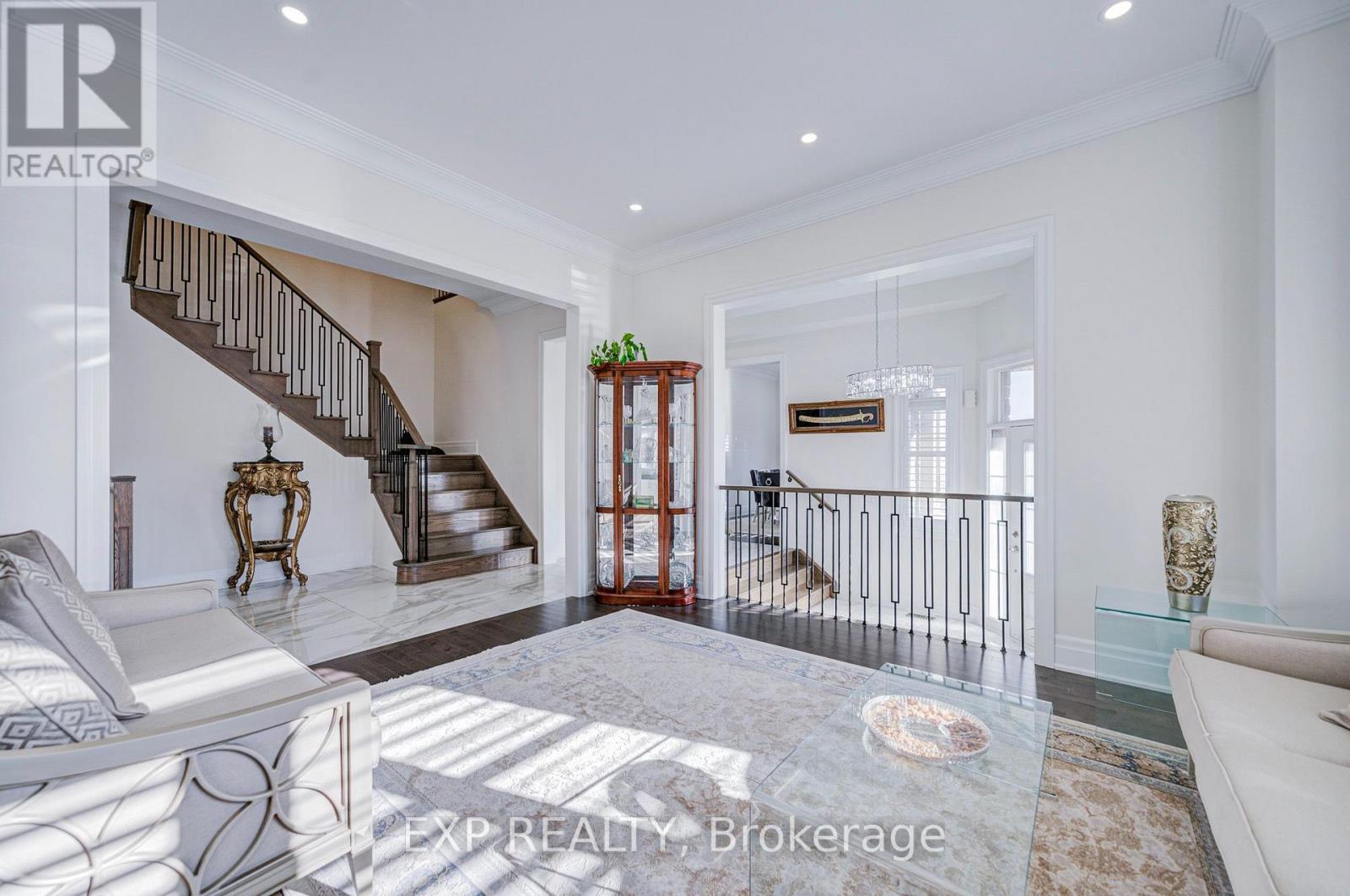 2 Pietrowski Drive, Georgina, ON photo 6