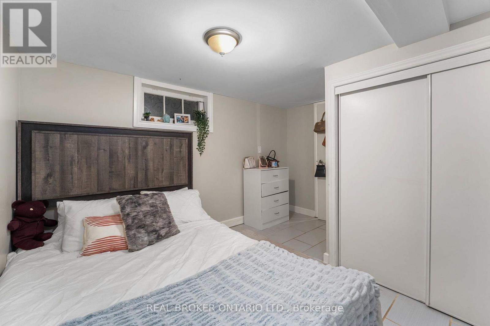 Bsmt-77 Wellington Street, Barrie photo 13