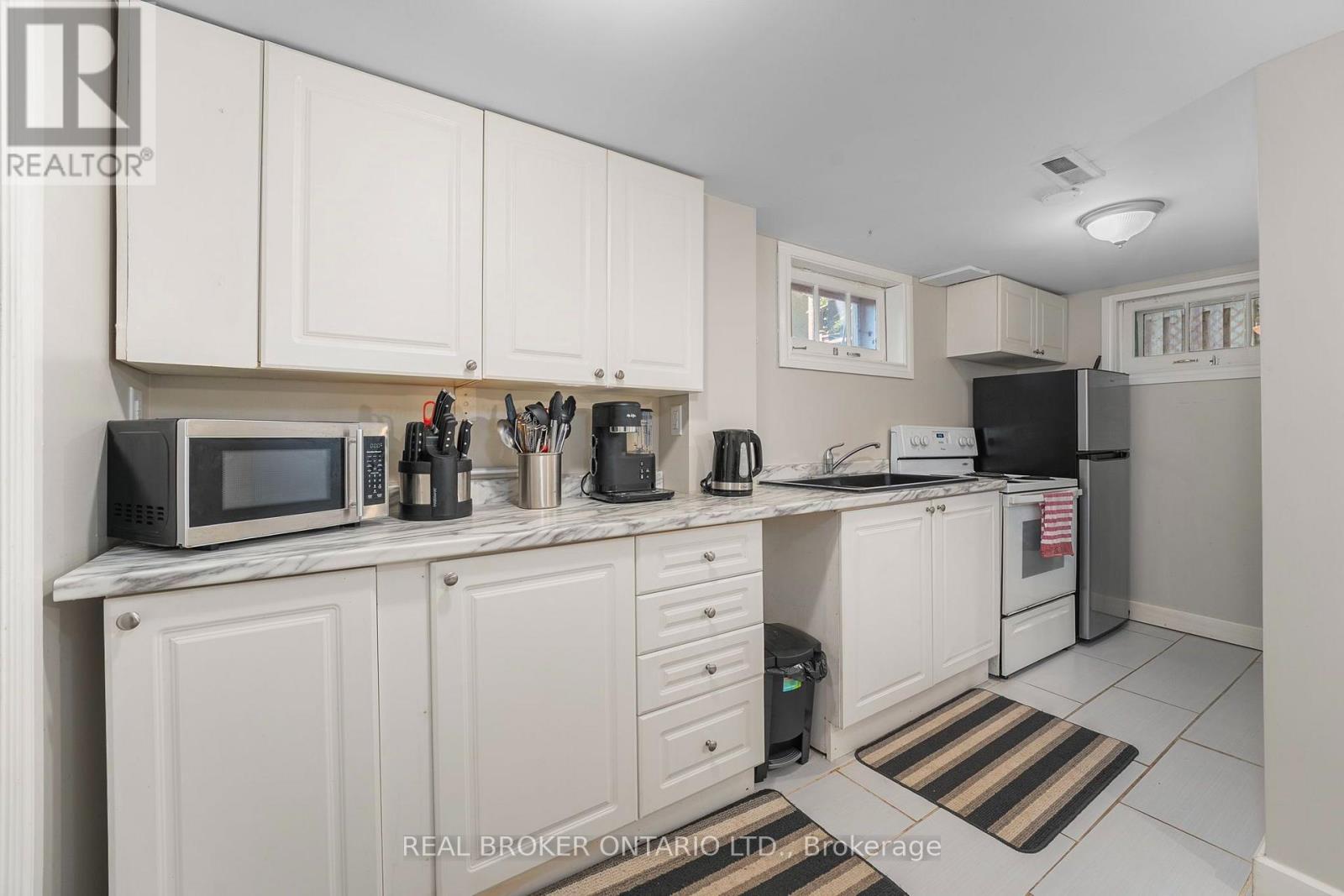Bsmt-77 Wellington Street, Barrie photo 7