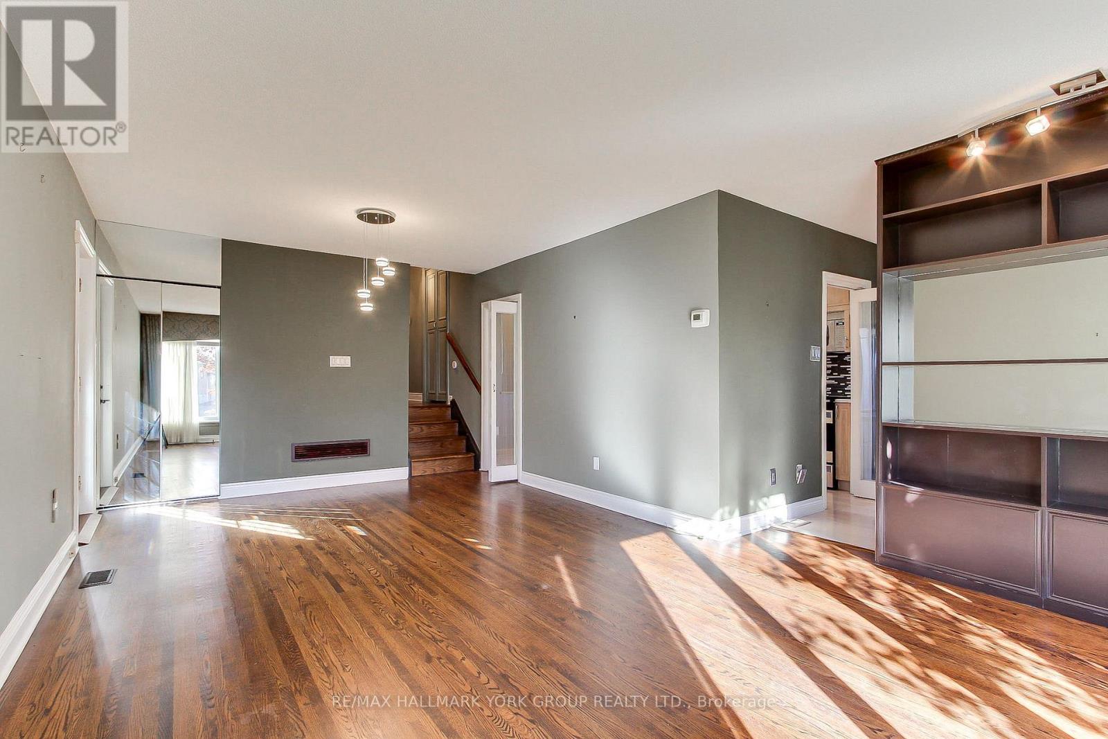 10 Harefield Drive, Toronto, ON photo 12