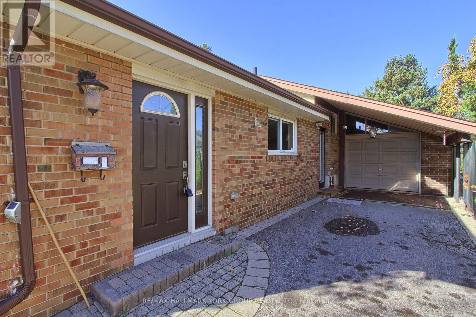 10 Harefield Drive, Toronto, ON photo 2