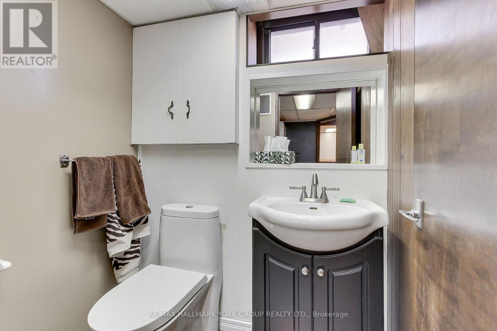 10 Harefield Drive, Toronto, ON photo 35