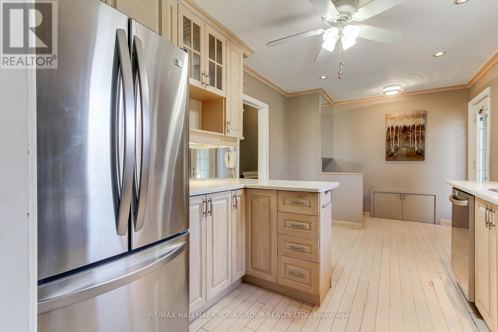 10 Harefield Drive, Toronto, ON photo 6