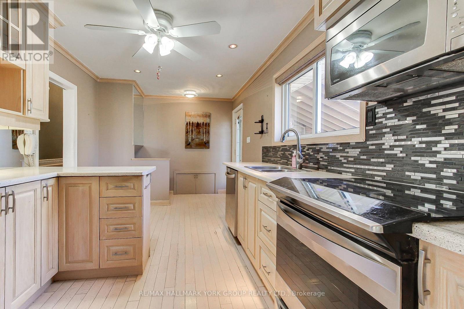 10 Harefield Drive, Toronto, ON photo 7