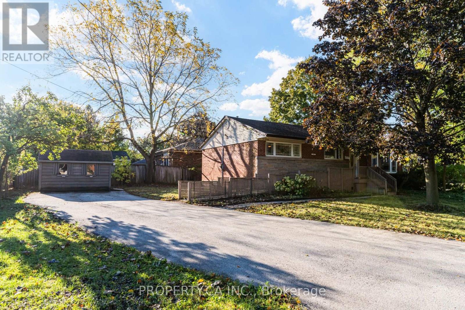 2302 Redfern Road, Burlington, ON photo 1