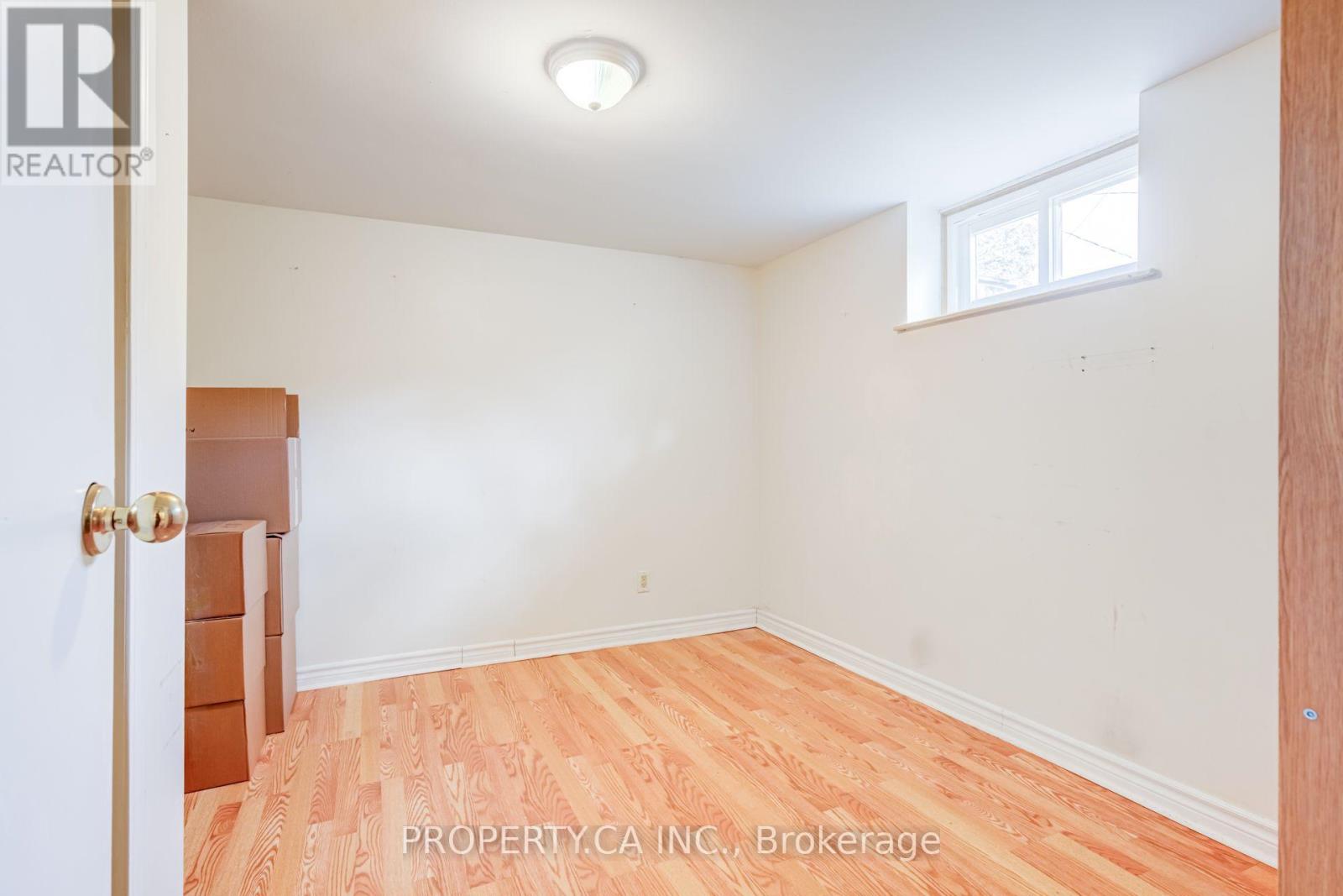 2302 Redfern Road, Burlington, ON photo 22
