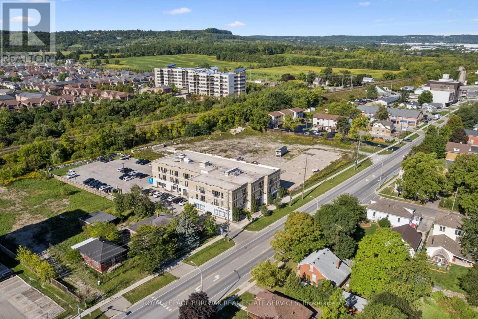 100 Bronte Street South, Milton, ON photo 14