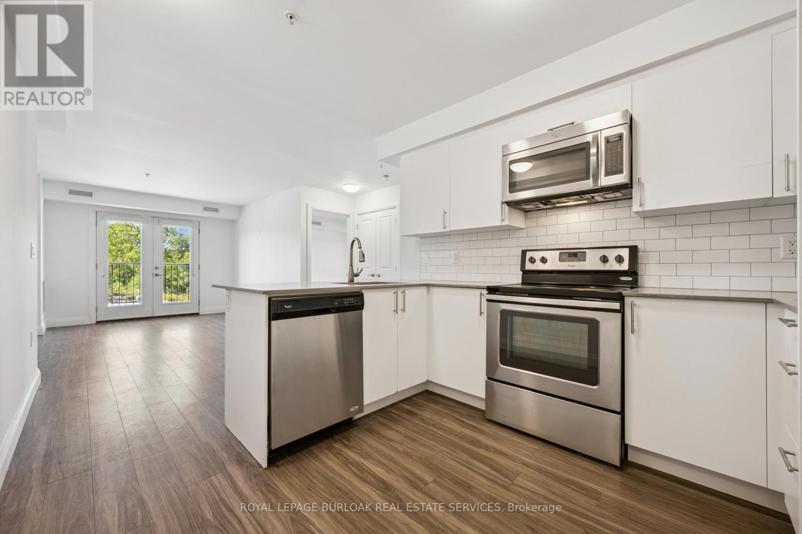 100 Bronte Street South, Milton, ON photo 5