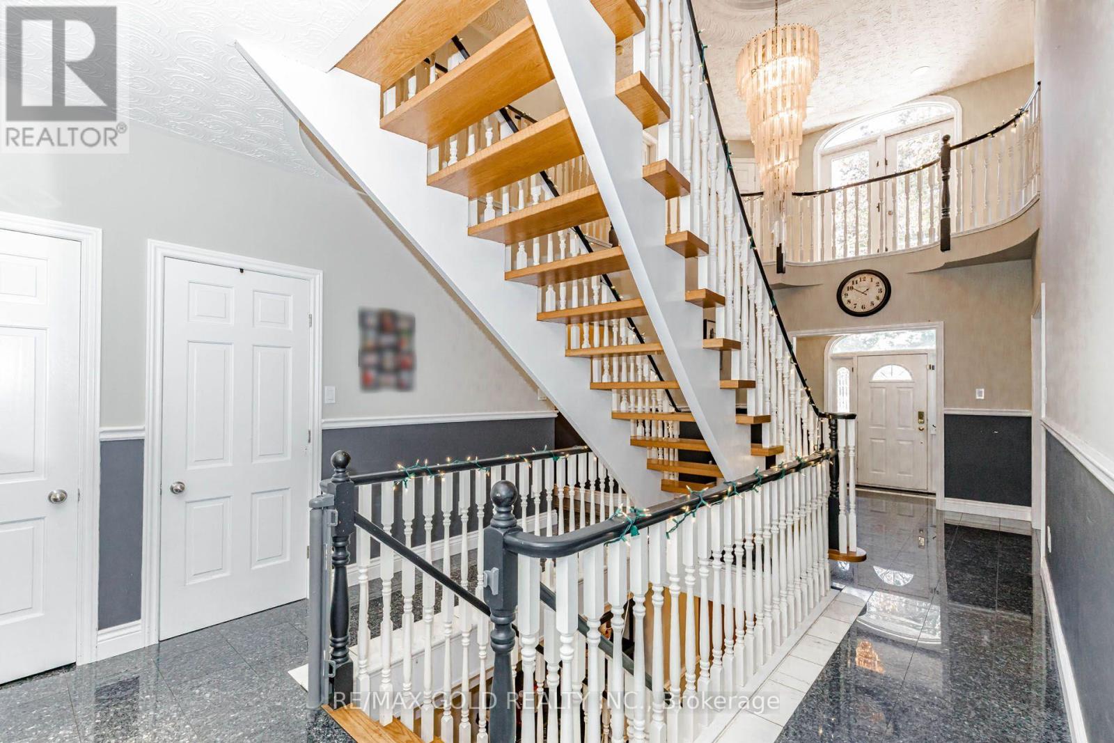 108 Montmorency Drive, Hamilton, ON photo 5