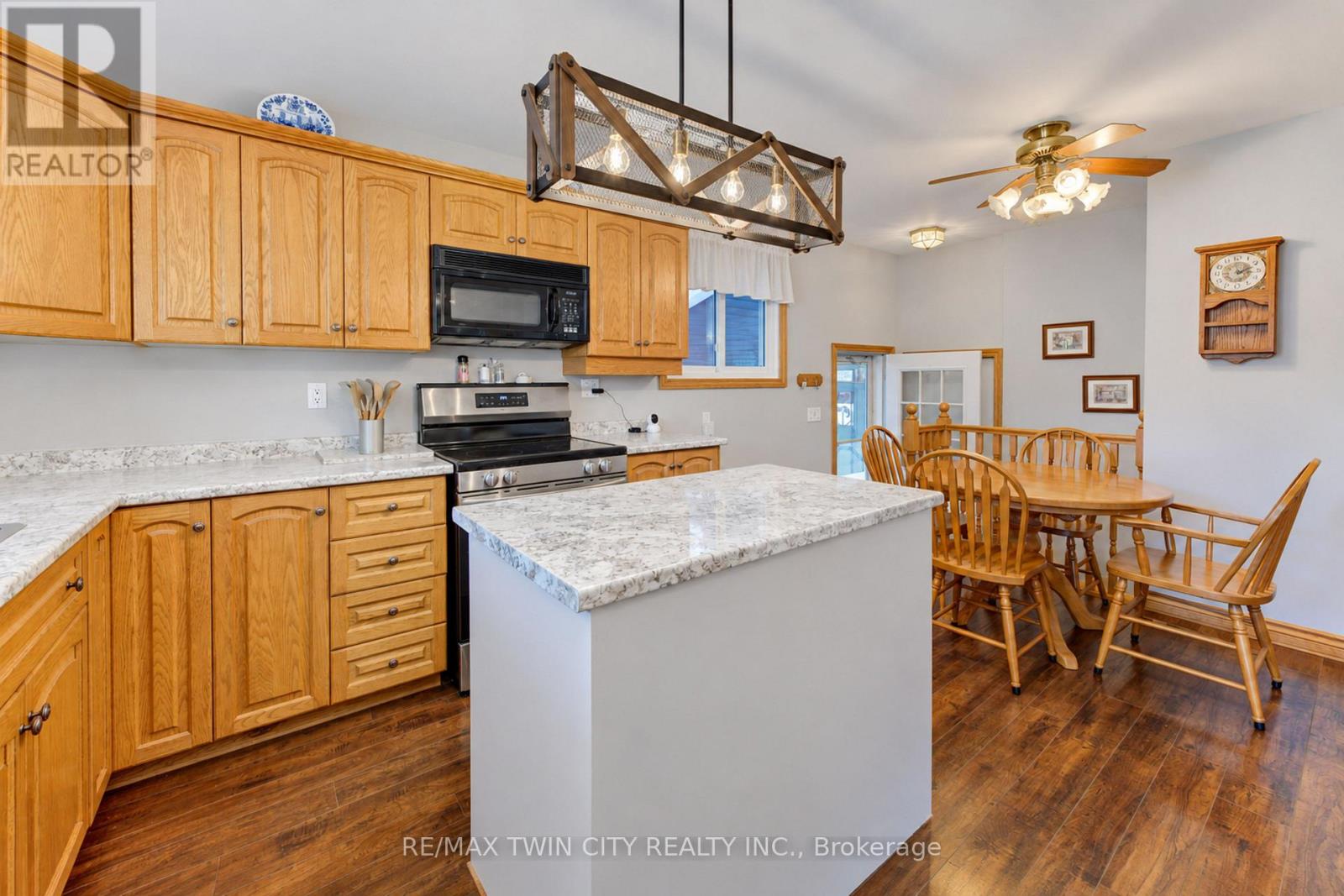 73 BELTON Drive, Kitchener, ON photo 13