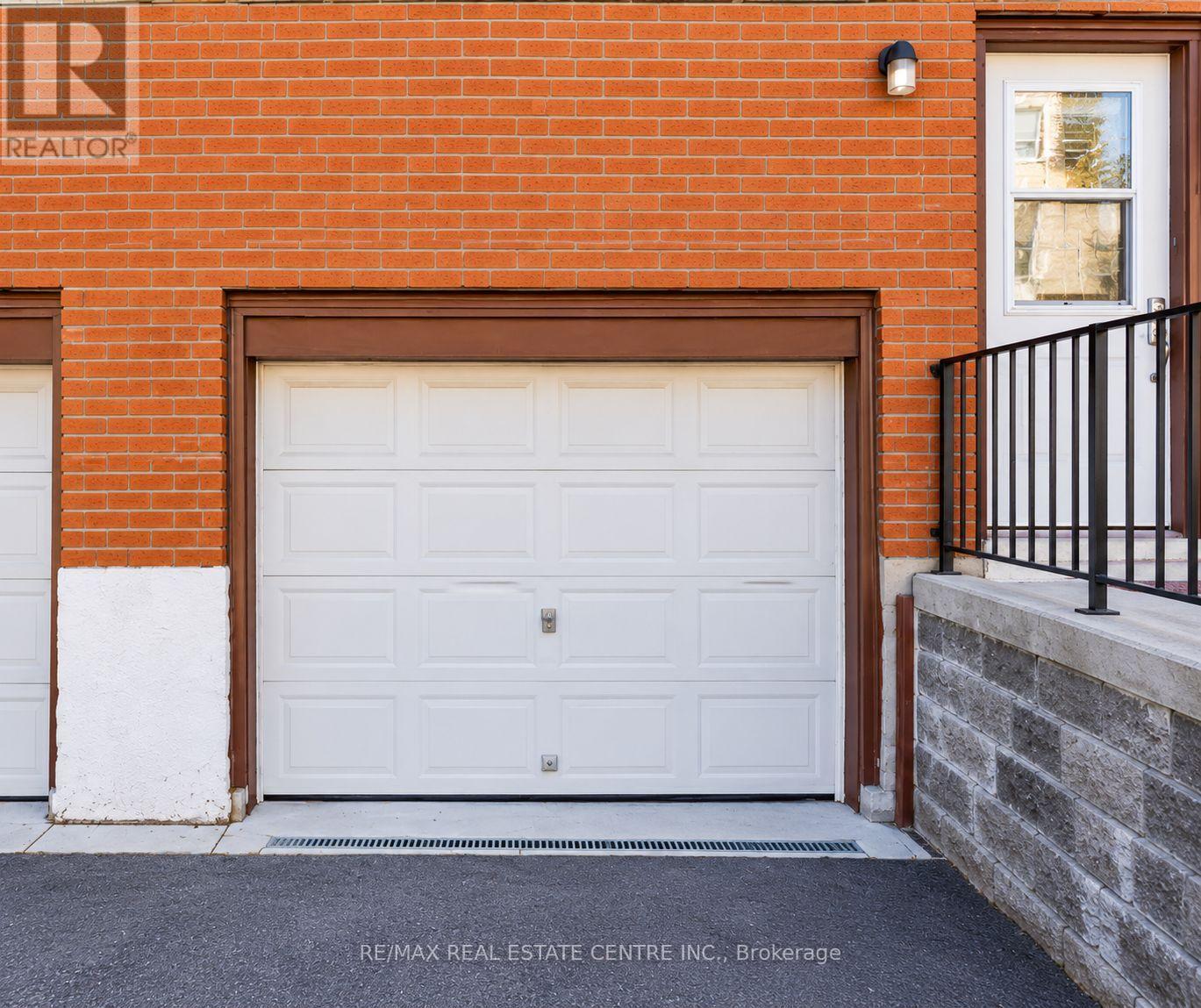 27 Woodman Drive North, Hamilton, ON photo 2