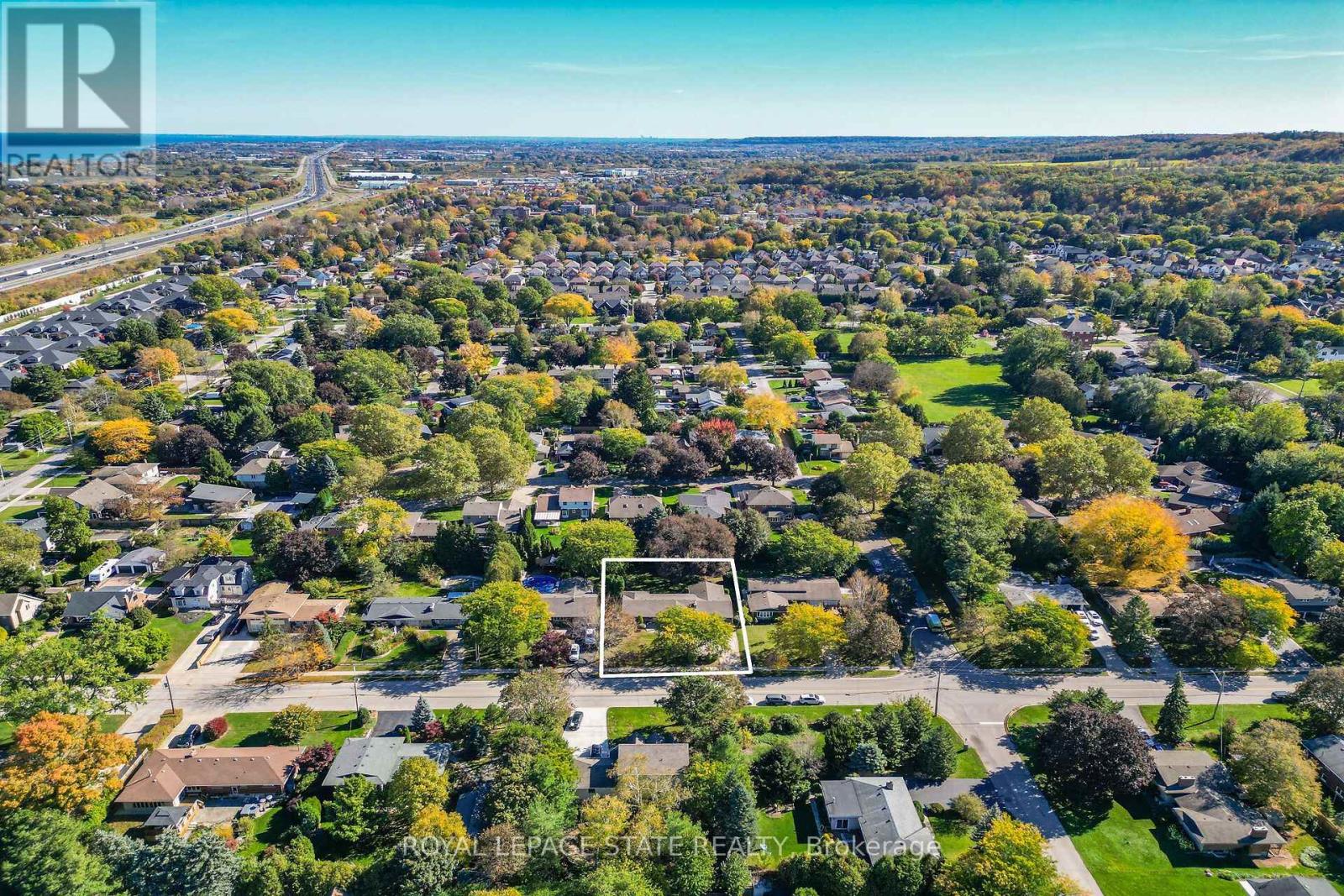 12 Baker Road North, Grimsby, ON photo 4