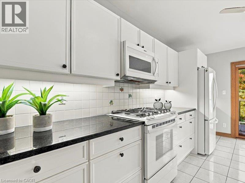 36 MAPLE HILL Drive - 20