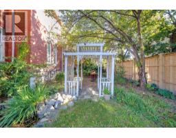 719 Victoria, Windsor, ON N9A4N3 Photo 45