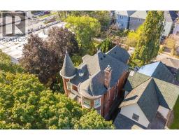719 Victoria, Windsor, ON N9A4N3 Photo 48
