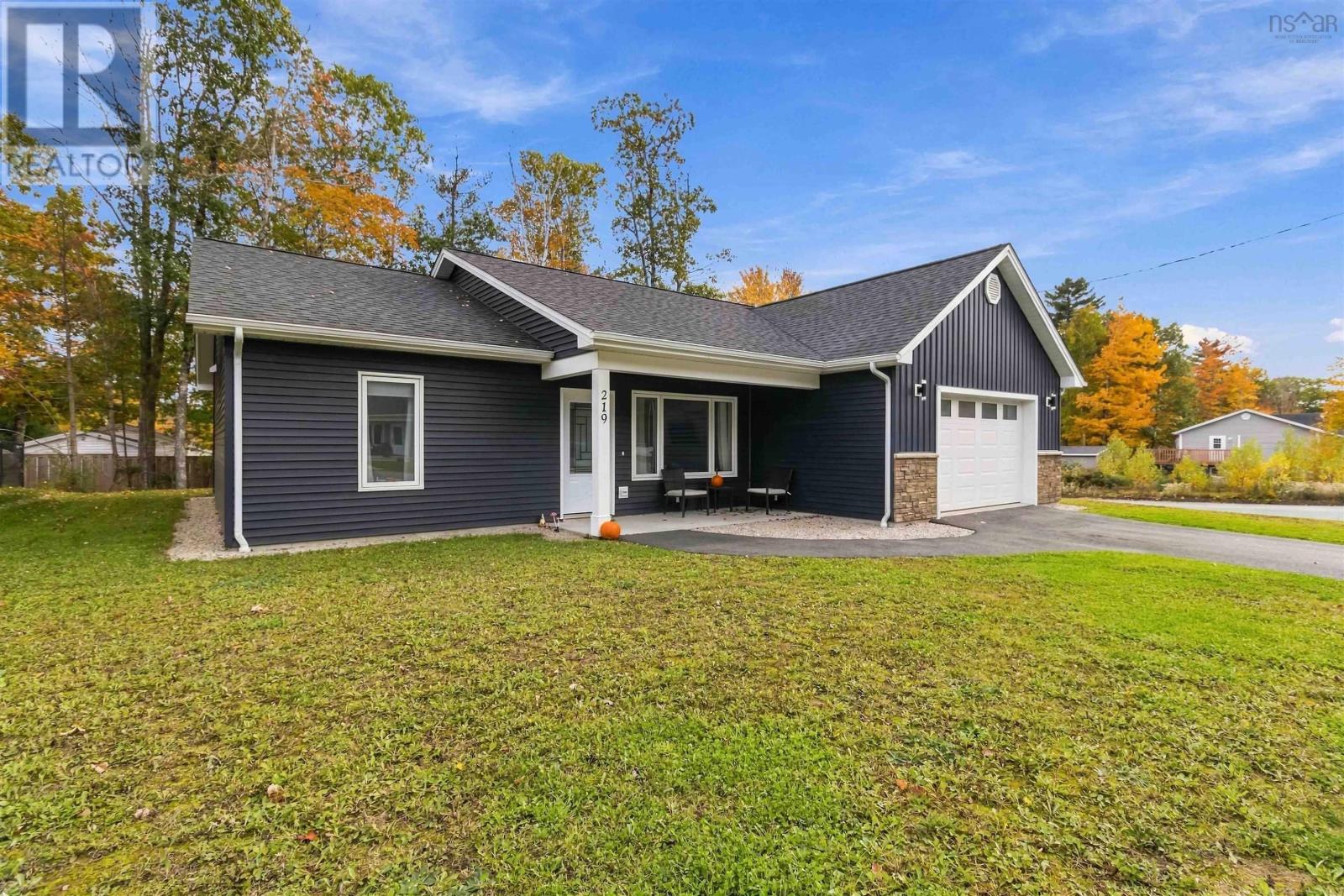 219 Winburn photo 3