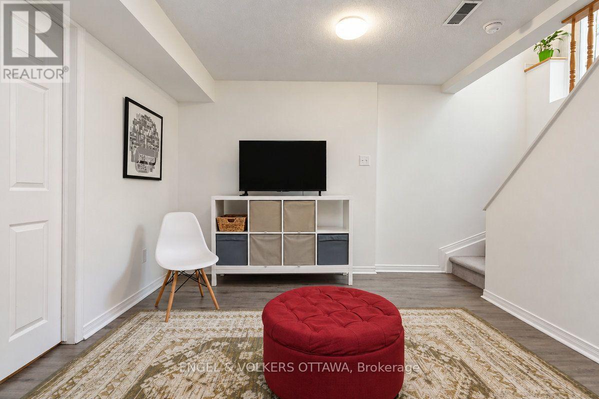 Condos for Sale in Ottawa – 154 COLLEGE CIRCLE, Ottawa – By Peter Sagos - Image 39