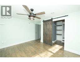 264 Maplehurst Drive, photo 17